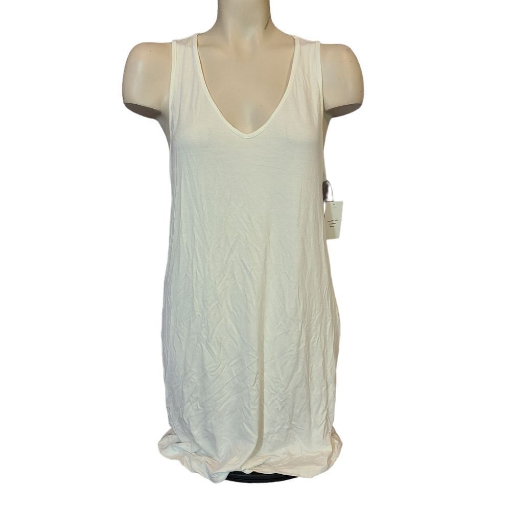 Everly Grey Ivory Long‎ V-Neck Tank Size Medium